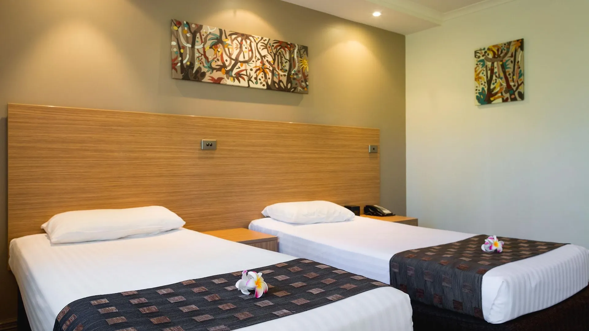 מלון Cairns Colonial Club Resort