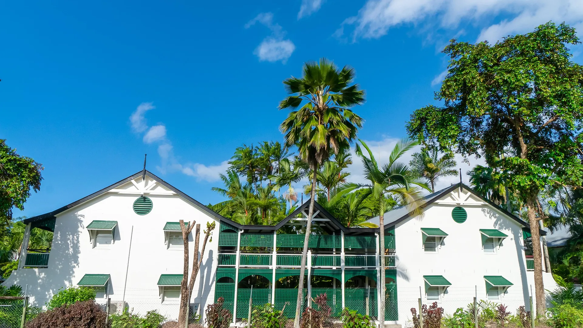 מלון Cairns Colonial Club Resort